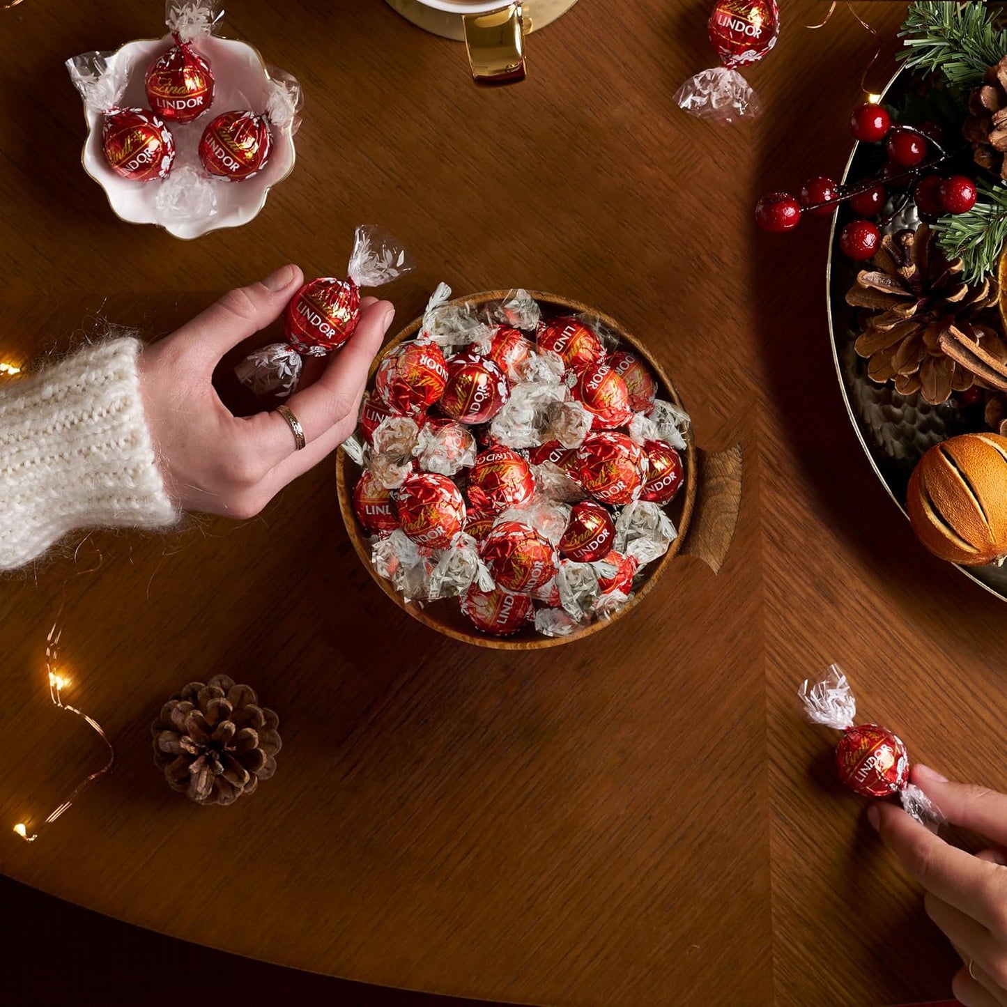 LINDOR Milk Chocolate Candy Truffles with Smooth, Melting Truffle Center, Chocolate for Holidays, 25.4 Oz., 60 Count